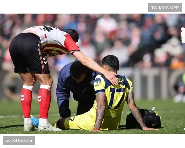 热刺后防核心罗梅罗腿筋拉伤，预计缺席四周关键赛事